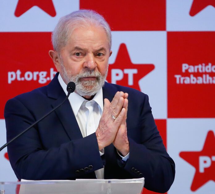 Bolsonaro agiria sozinho em eventual golpe, diz Lula