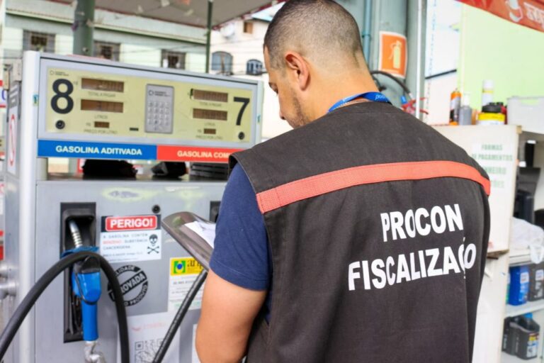 Procon fiscaliza valores praticados em postos de combustíveis de Cachoeiro