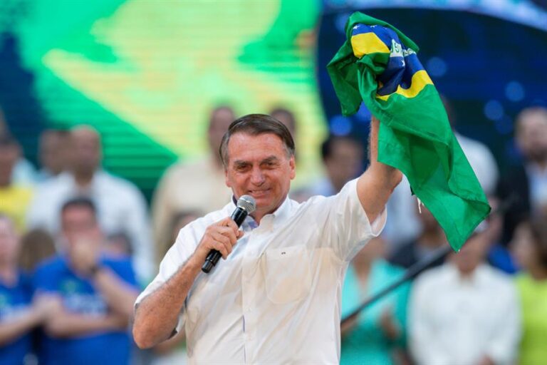 Candidatura de Bolsonaro leva #capitaodopovo aos trends