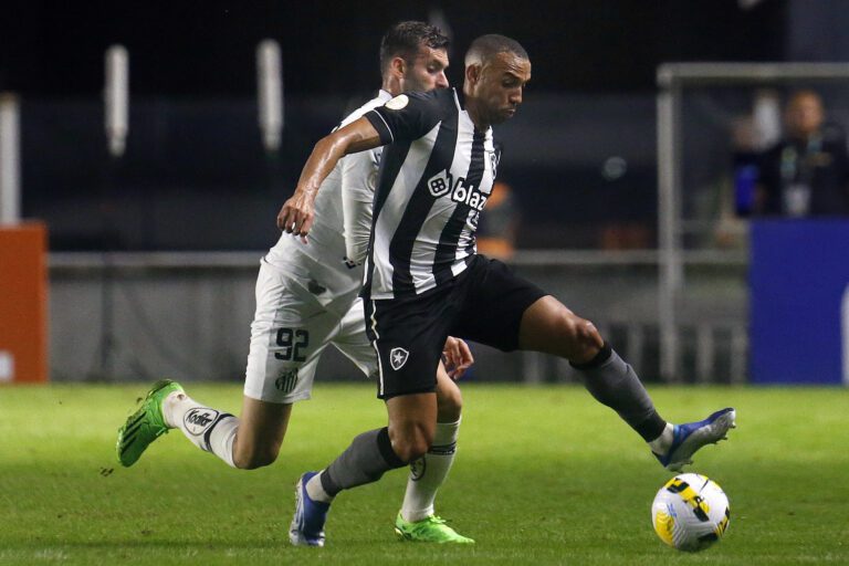 Estreante, Marçal destaca empenho do Botafogo em derrota para o Santos