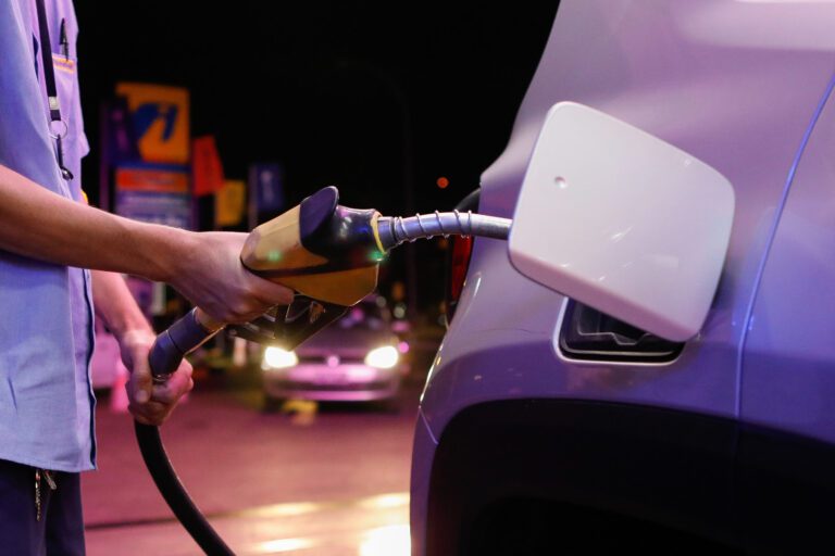 Gasolina e etanol caem, mas diesel sobe 7% em julho, diz IBGE