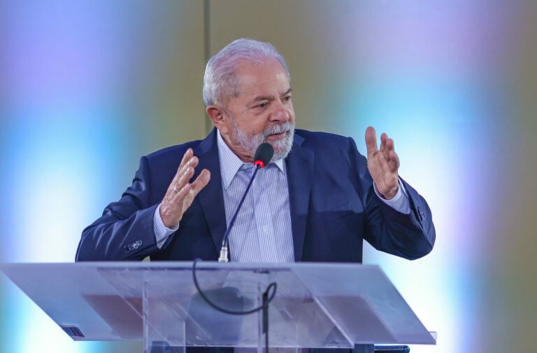 Lula diz que não cogita disputar reeleição em 2026: “Só 4 anos”