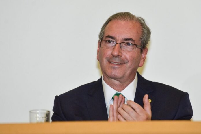 “Mentiras declaradas”, diz Cunha sobre carta de Dilma a Temer