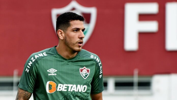 Nino exalta boa fase da defesa do Fluminense: “Empenho de todo o time”