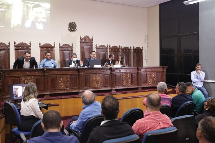 Pescadores apontam dificuldade para receber auxílio da Renova 