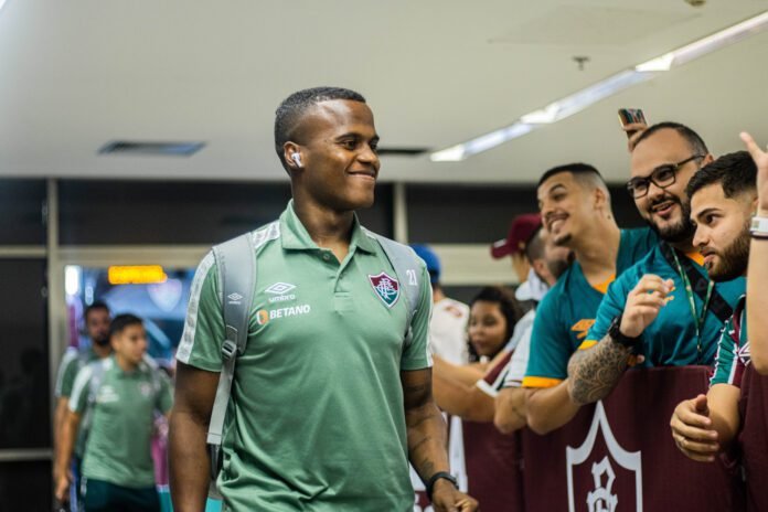 Arias descantar sair do Fluminense neste momento