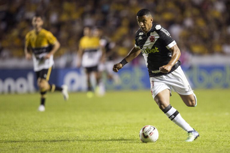 Atacante Zé Santos está próximo de sair do Vasco