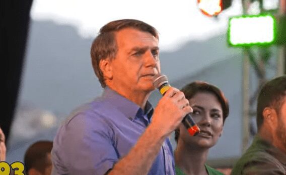 Bolsonaro discursa para fieis: “O Brasil está condenado a ser livre”
