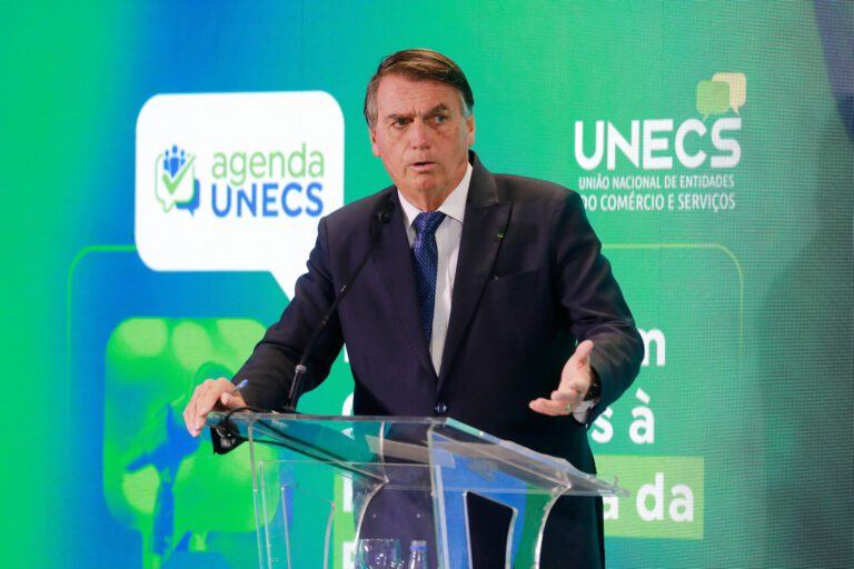 Bolsonaro diz que pretende ir a outros debates eleitorais