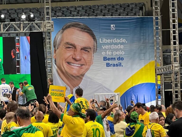 Bolsonaro promete zero imposto para quem ganha até 5 salários
