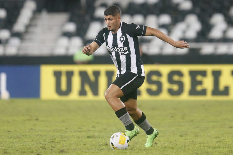 Botafogo empresta Erison ao Estoril-POR