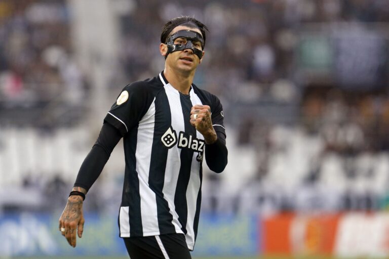 Botafogo encaminha prorrogação de contrato de Cuesta