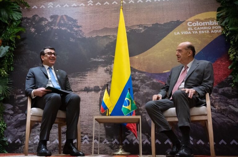 Carlos França discute agenda bilateral com chanceler colombiano