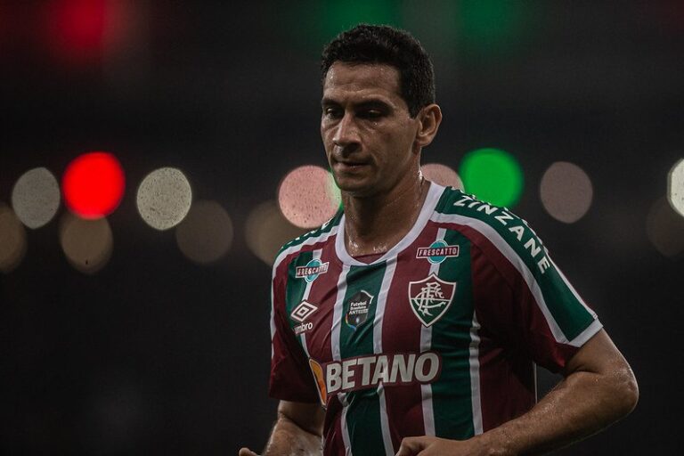Ganso lamenta chances perdidas, mas mantém esperança do Fluminense em título