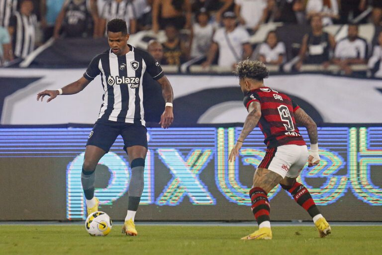 Junior Santos projeta crescimento do Botafogo: “Estamos nos entrosando”