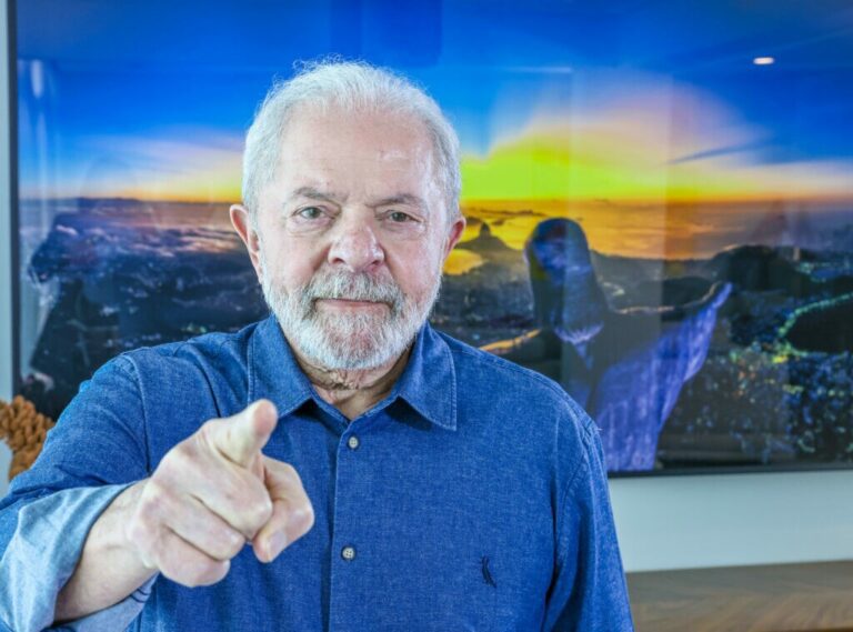 Menos rico? Lula declara bens ao TSE em valor inferior ao de 2018