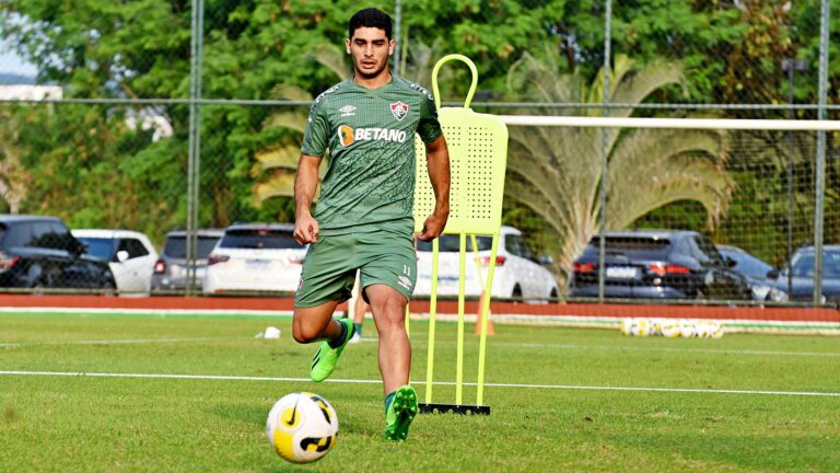 Michel Araújo volta aos treinos no Fluminense