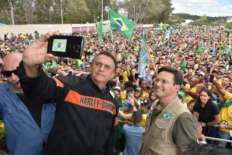 O mundo passa fome sem o Brasil, diz Bolsonaro