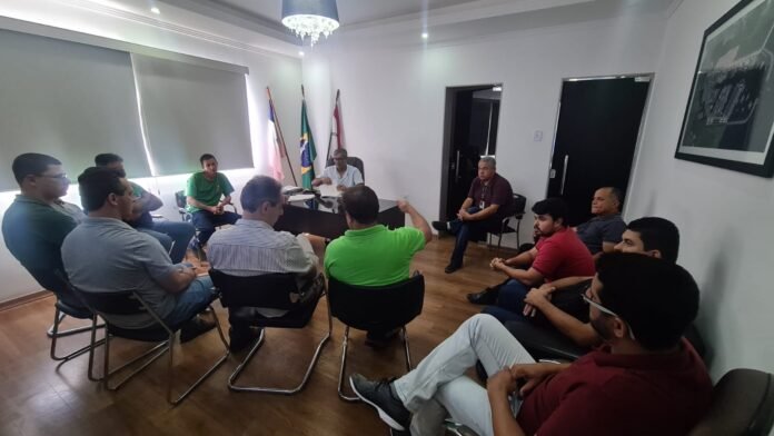 Prefeito se reúne com Incaper e Ifes para discutir expansão da atividade de fruticultura em Presidente Kennedy