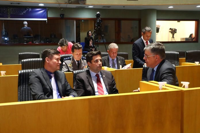 Quatro vetos encabeçam pauta desta quarta
