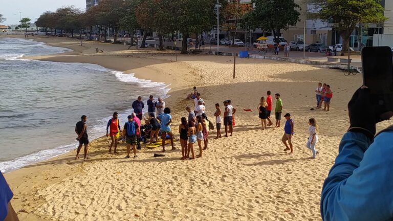 Turista de Belo Horizonte morre afogado em praia de Guarapari