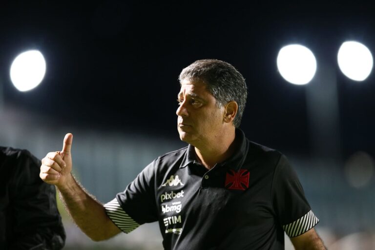 Aliviado, Emílio Faro celebra vitória: “Vamos colocar o Vasco na Série A”