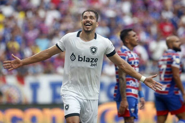 Botafogo bate o Fortaleza e volta a vencer após cinco jogos no Brasileirão