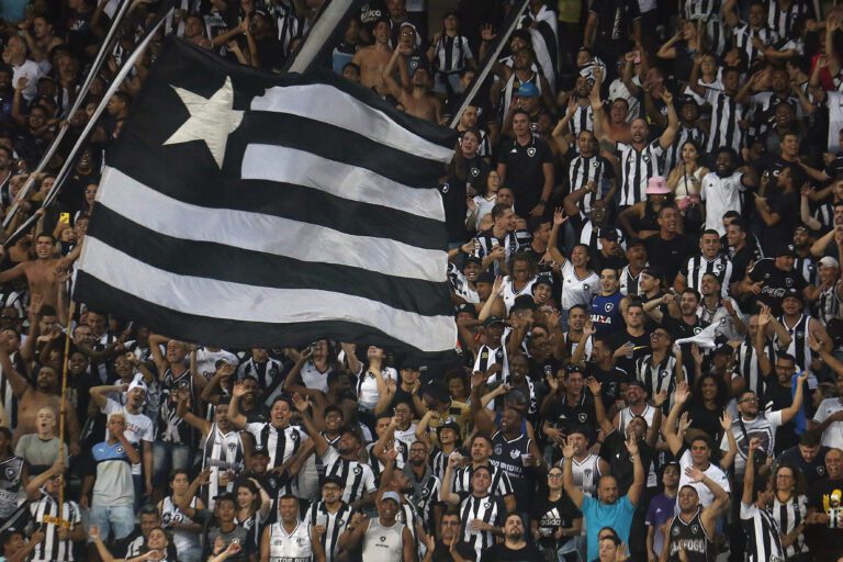 Botafogo recebe resposta negativa da CBF e tenta jogar contra o Internacional no Maracanã