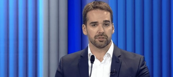 Debate no RS é focado em críticas à gestão de Eduardo Leite