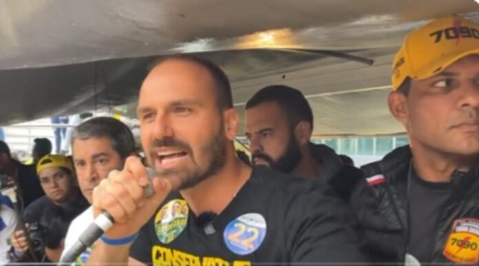 Eduardo Bolsonaro: “Não vamos pôr um bêbado para comandar”