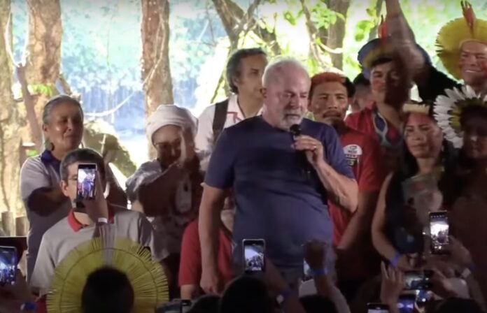 Lula diz que criou lei que protege “liberdade de criar igreja”
