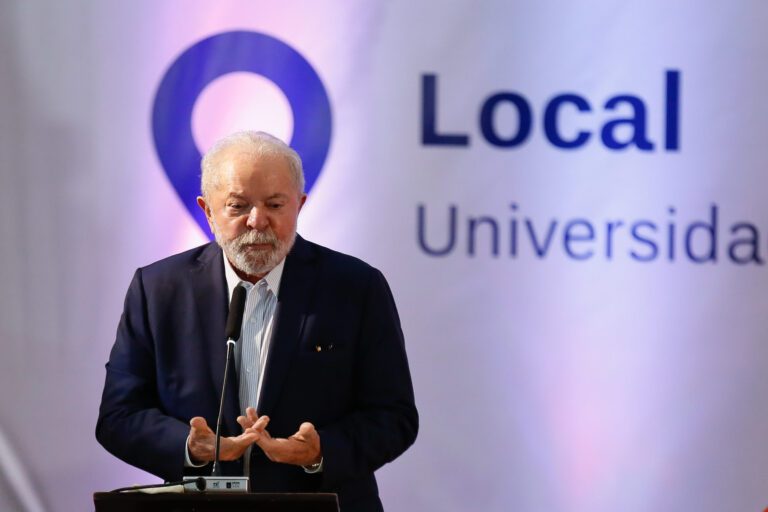 Lula fala em aumentar salários de assistentes sociais