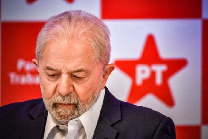 Militares fecham portas para tentativa de contato de Lula