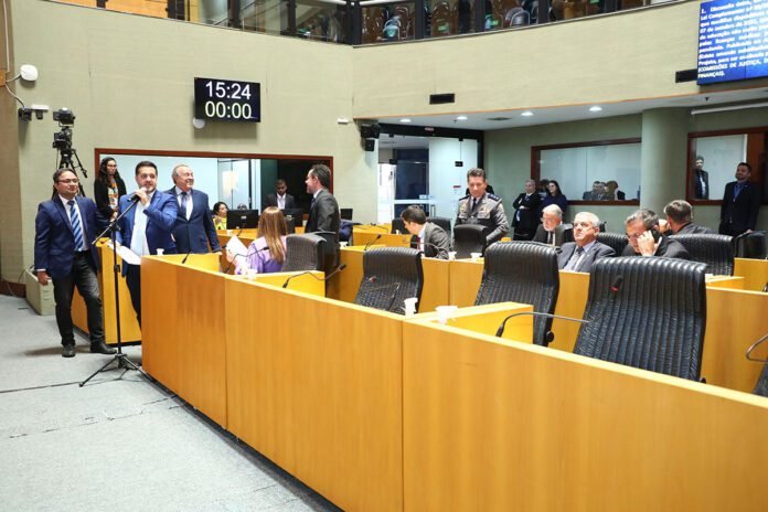 Pedido de vista para veto tranca pauta de votação