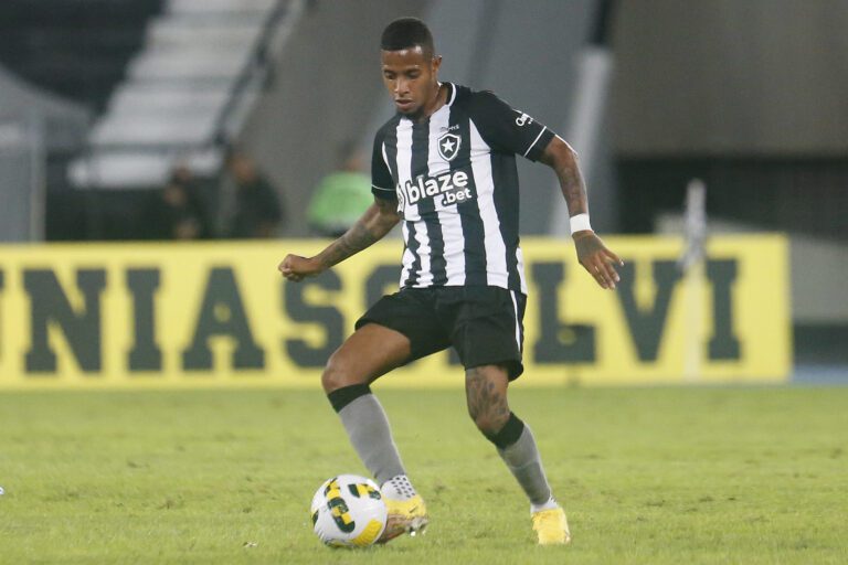 Tchê Tchê foca em recuperação e vibra com sequência no Botafogo