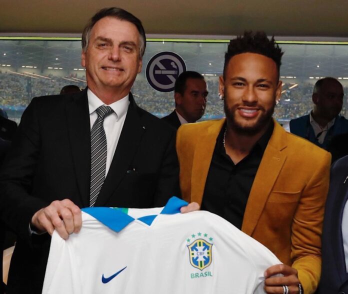 Bolsonaro agradece a Neymar e famosos em última live pré-1º turno