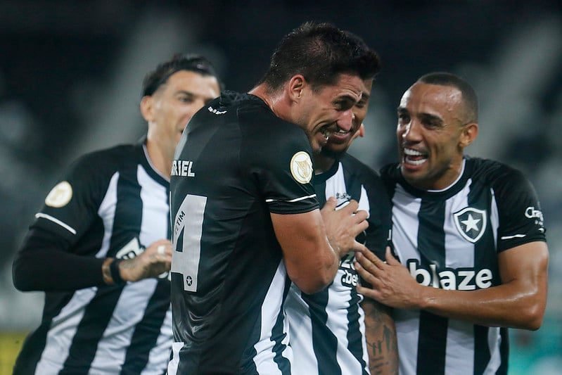 Botafogo Vence O Bragantino No Nilton Santos E Tira O São Paulo Do G8 Fogão News 8190