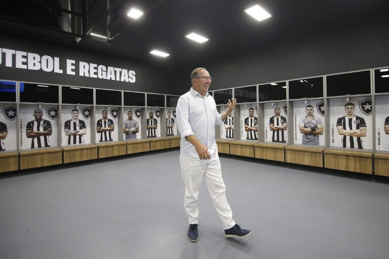 Botafogo x Fluminense: John Textor chega ao Rio de Janeiro para assistir clássico