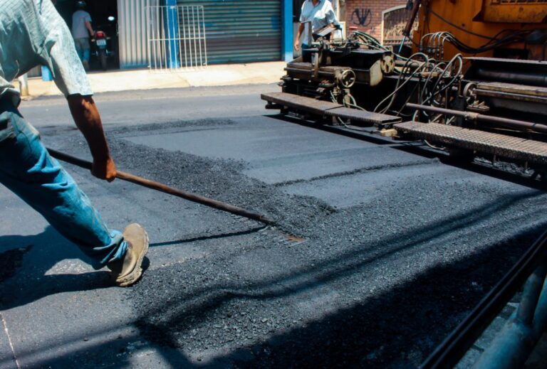 Rua do bairro Vila Rica será interditada, nesta quinta (13), para receber asfalto novo