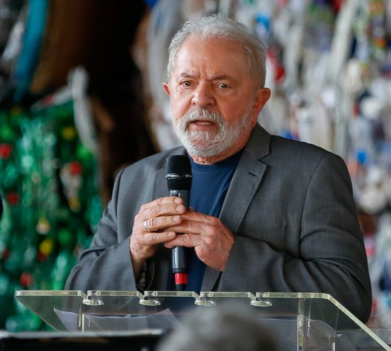Campanha de Lula vai ao TSE contra publicação que liga PT ao PCC