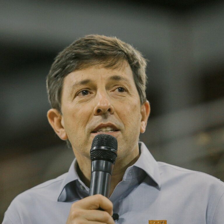 João Amoêdo declara voto em Lula no 2º turno