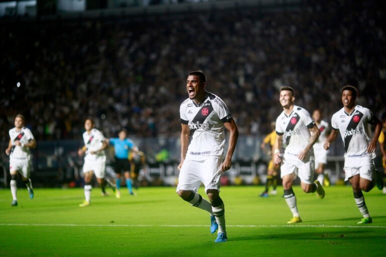 Léo Matos enaltece vitória do Vasco e jogo sem sofrer gol: “Foi especial”