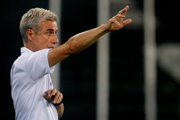 Luís Castro não desiste de colocar o Botafogo na Libertadores: “Seguir lutando”