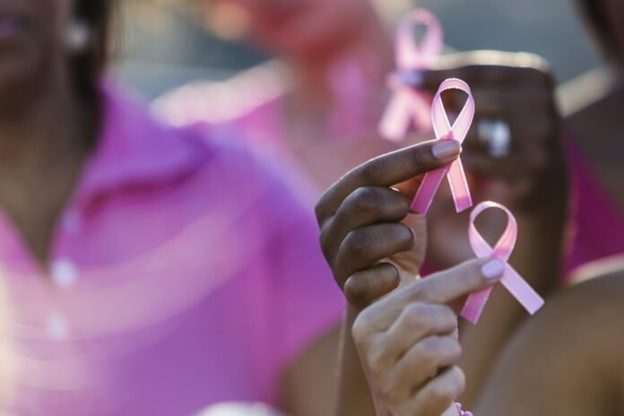 Outubro Rosa: rede de voluntários ampara pacientes 