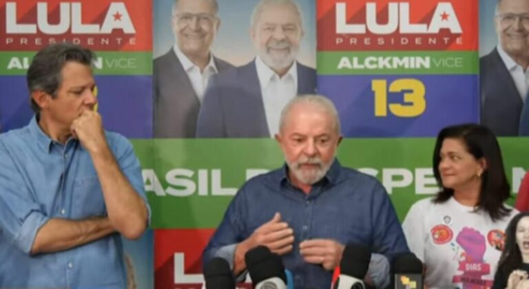 “Vamos regulamentar os meios de comunicação”, ameaça Lula