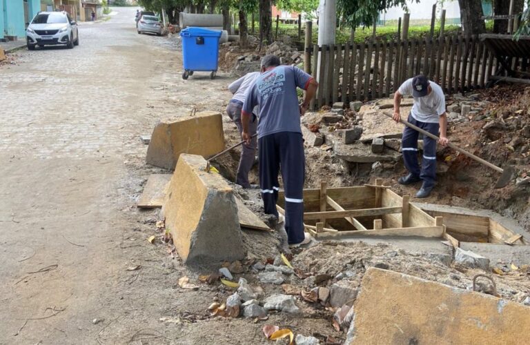 Obras de drenagem avançam em rua do bairro IBC