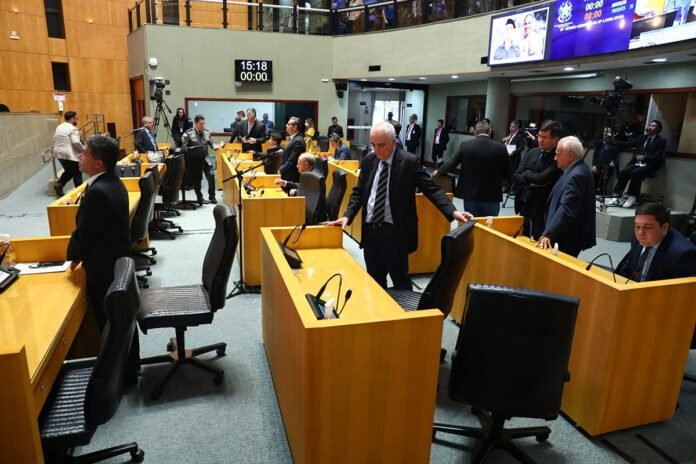 Cinco urgências aguardam parecer oral de comissões