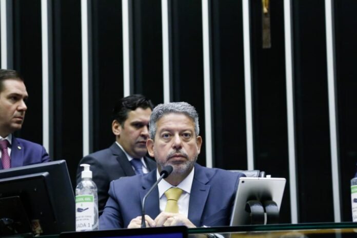 Lula e Lira se reúnem terça para articular transição de governo