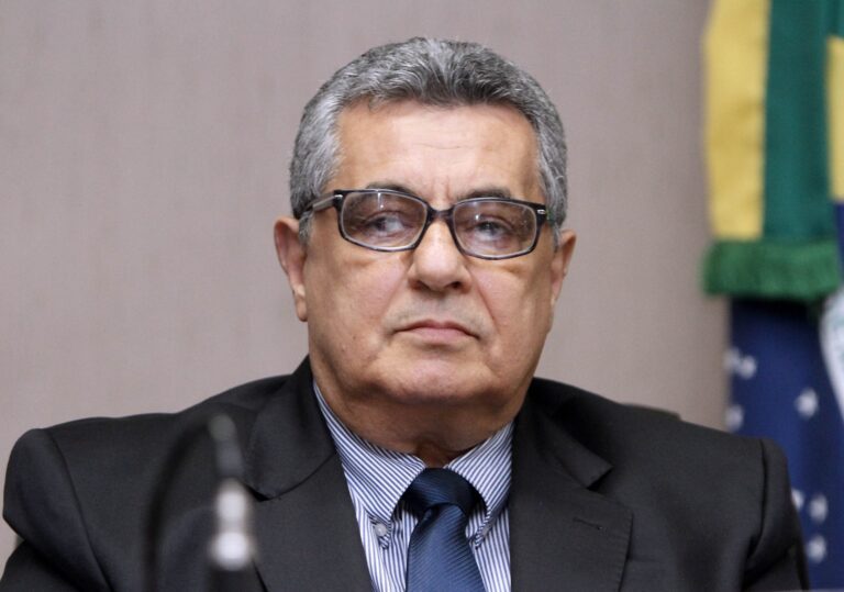Presidente da Ferj contraria Textor e não crê em time B do Botafogo no Estadual