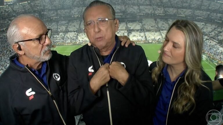Narrador Galvão Bueno entre os comentaristas Júnior e Ana Thaís Matos